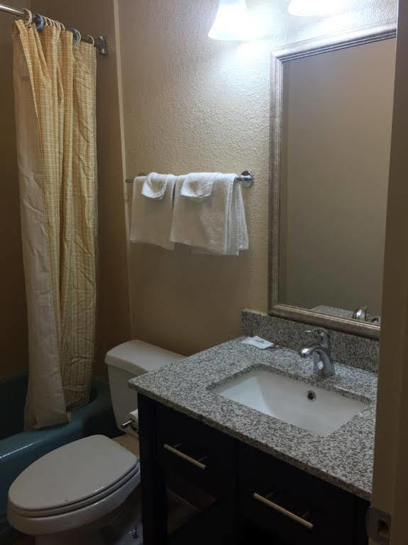 Fairview Inn Wilmington Bagian luar foto